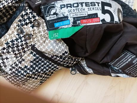 Kvalitné zn protest, 152