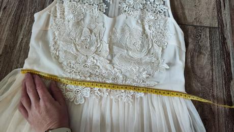 Spoločenské šaty, 42