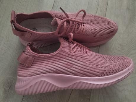 Staroružové tenisky, 38