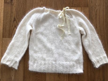 Biely pleteny svetrik, 122