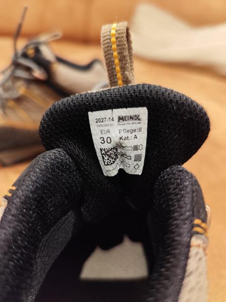 Trekove topánky, 30