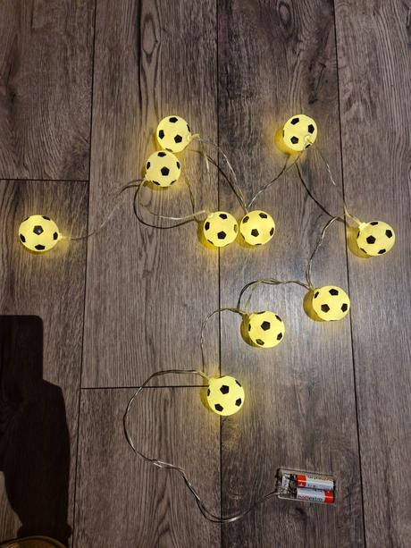 Svetielka do izby futbalové lopty,