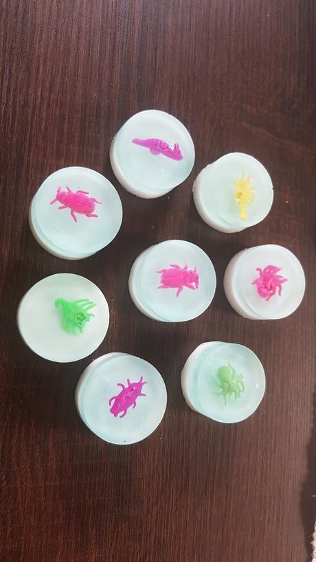 Mydielka s esencialnymi olejmi,