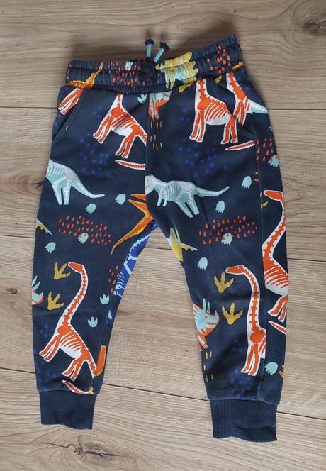 Hrubšie tepláky, f&f,92