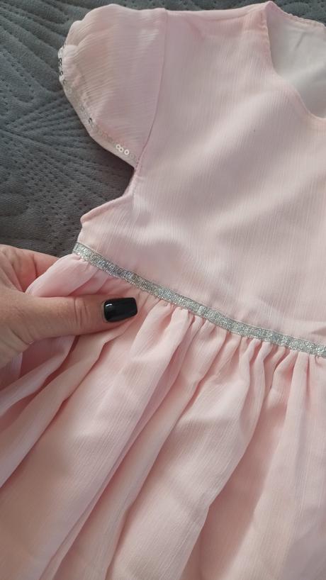 Ružové šatôčky so striebornými prvkami, 134