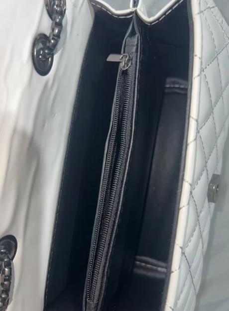 Luxusne vyzerajúca kabelka,