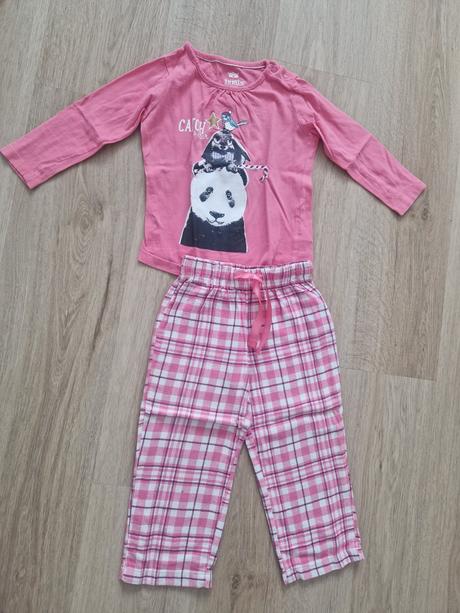 Pyžamo, lupilu,86