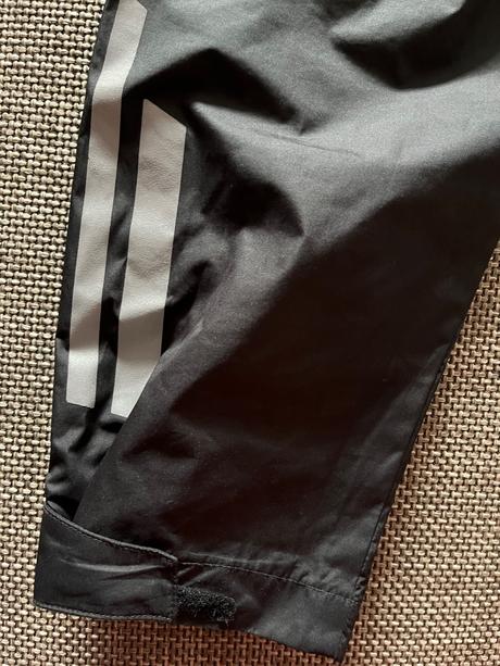 Šušťákové nohavice, 122