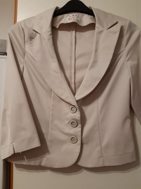 Krémové bolerko, 38