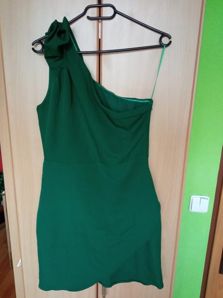 Šaty na jedno rameno, 40