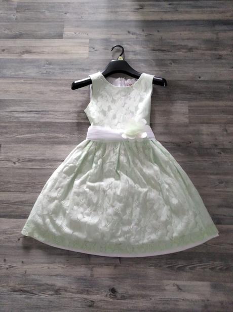 Sviatočné šaty, 134