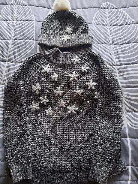 Sveter a čiapka, 128