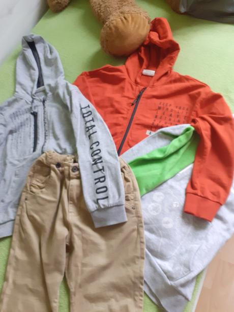 Mikiny a riflové nohavice, 122–134