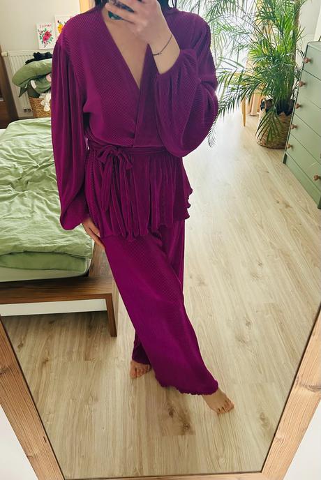 Nádherný plisovaný komplet značky greenapple, 