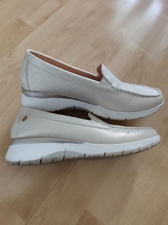 Béžové topánky, 37