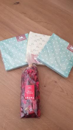 Vianocne obrusky a ozdoby,