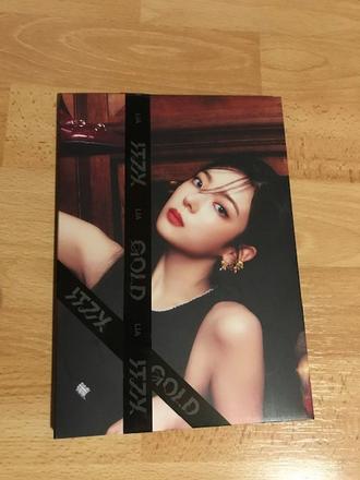 Itzy - gold (lia ver.), 