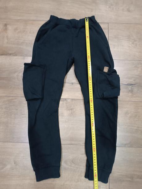 Čierne tepláky hand -made, 128