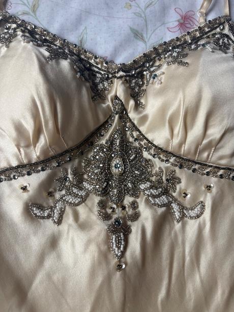 Vyšívané šaty s koralikmi, xs