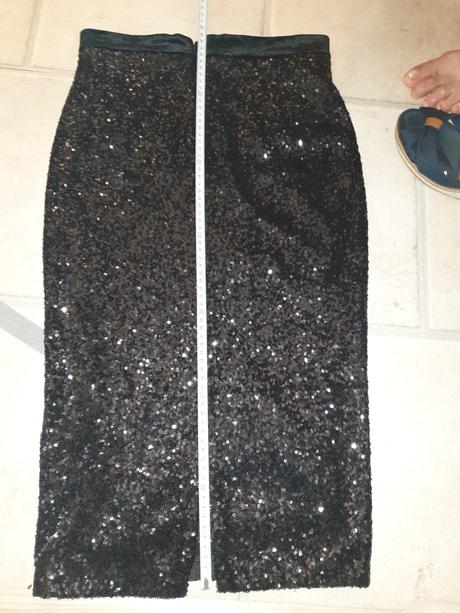 Sukňa čierna ligotkava, m