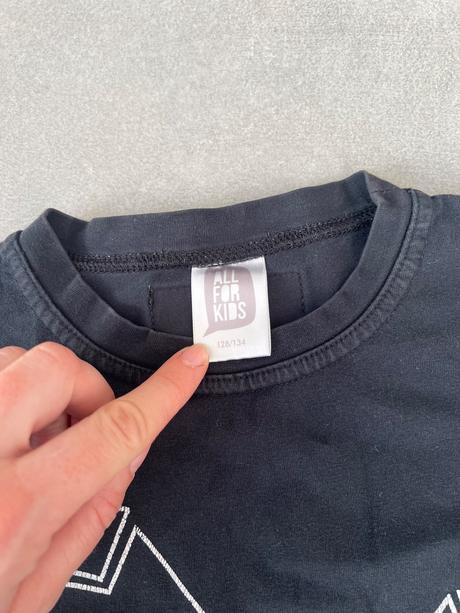 Asymetricke tricko, 128