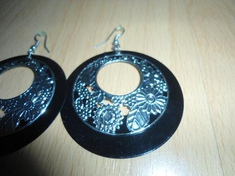 Cierno-strieborne nausnice, 