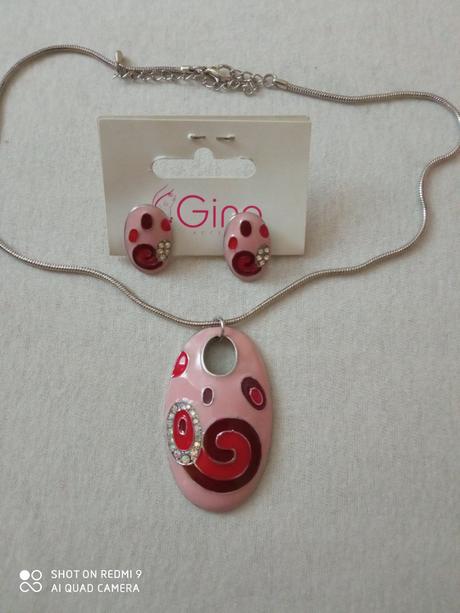 Nahrdelnik, nausnice, 