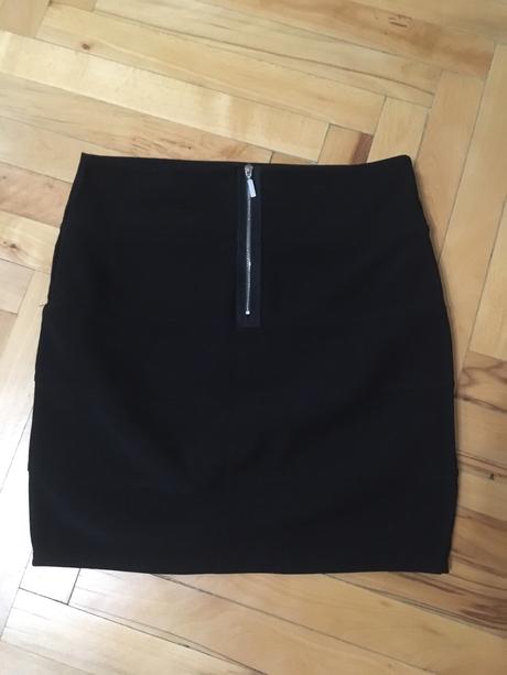 Čierna minisukňa, amisu,m