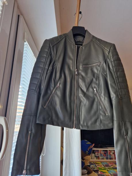 Guess bunda, guess,xs