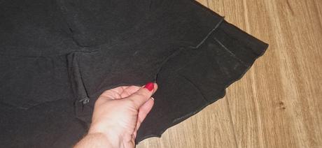 Čierna elastická sukňa, 152
