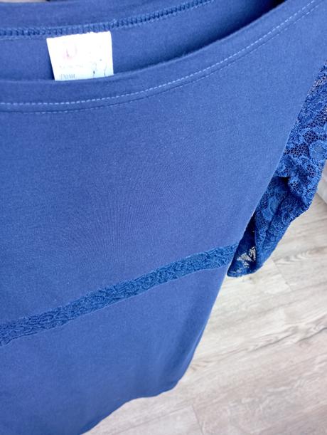 Modré elastické šaty s čipkou, s