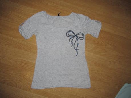 Šedé tričko s mašľou v. s, fishbone,s