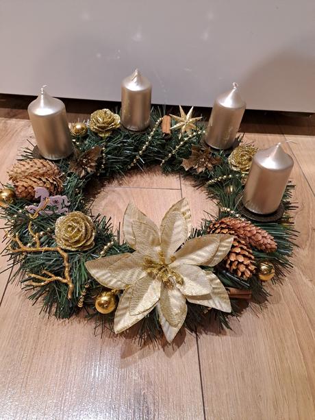 Adventný venček zlatý,
