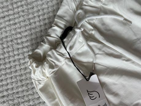 Kraťasy s visačkou, 