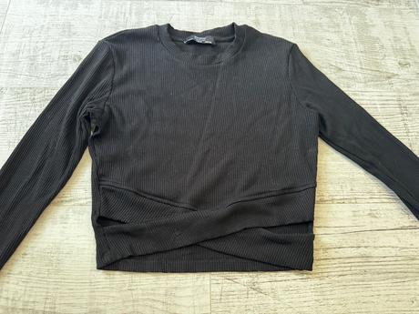 Krátky top čierny s, bershka,s