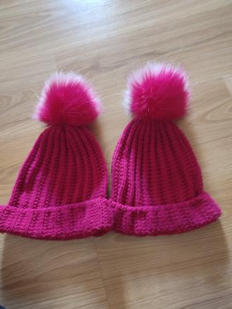 Ružové čiapky s brmbolcom, 164