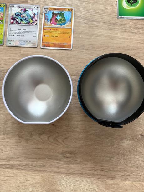 Pokémon balík 50 ks kariet + jumbo + pokébal,
