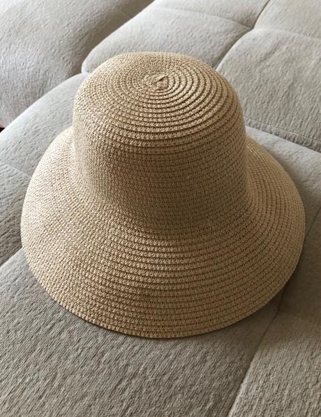 Slamený klobúk s mašľou,