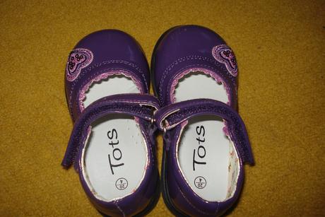 Sandalky znacky tots, 20