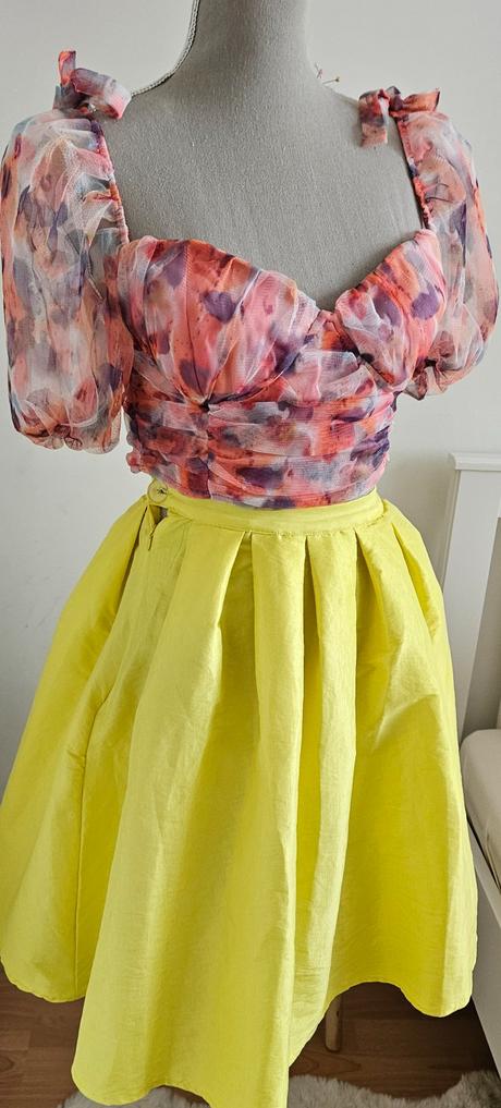 Krásna blúzka zn.trendyol, 40