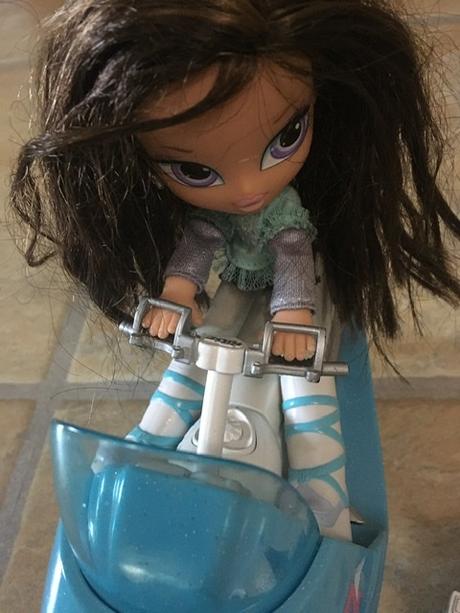 Bratz kidz snežný skúter s diaľkovým ovládaním, 