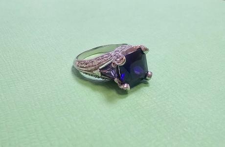 Zdobený dámsky prsteň, 