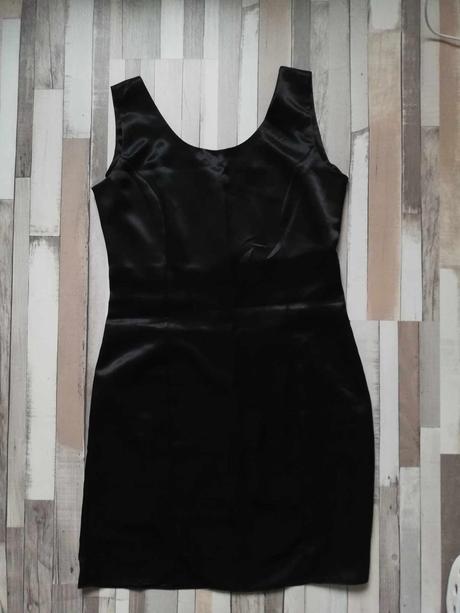 Dámske čierne šaty, m