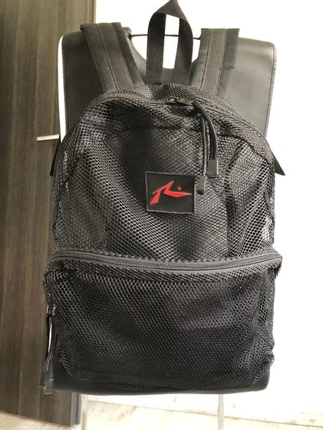 Rusty čierny ruksak batoh priehladný,