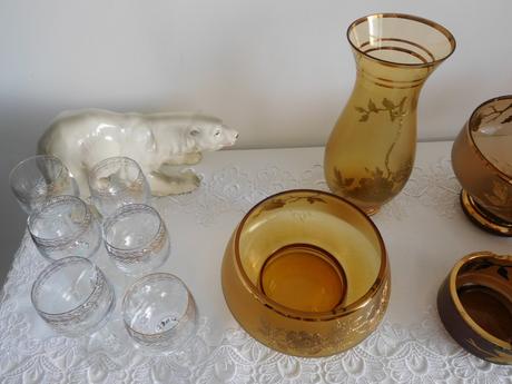 Sklo hnedasté, poháre na nožičke,poháre na limonád,