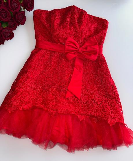 Červené spoločenské šaty, l