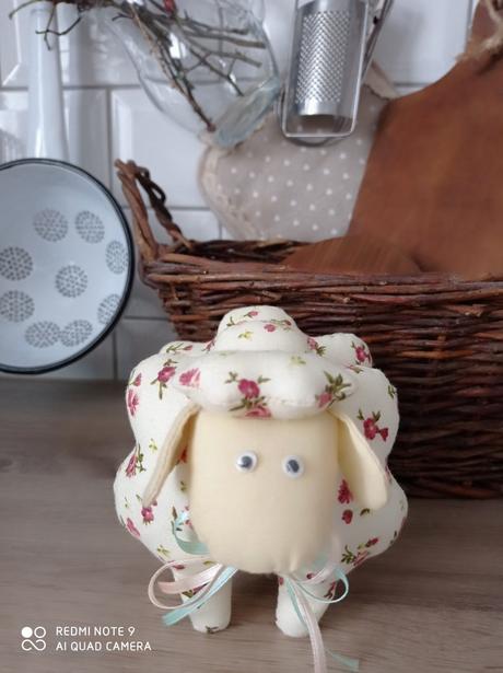 Roztomilá provance vidiecka ovečka super stav, 