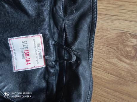 Koženková bunda, 158