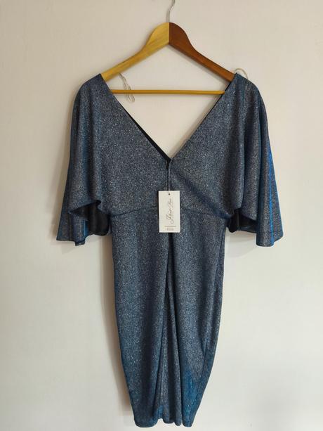 Šaty z lesklej látky, nenosené, so štítkom, 42