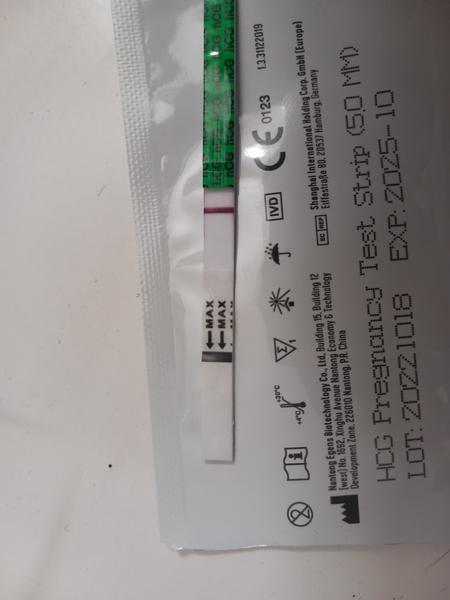 Je to na obrázku kanálik alebo čiarka?